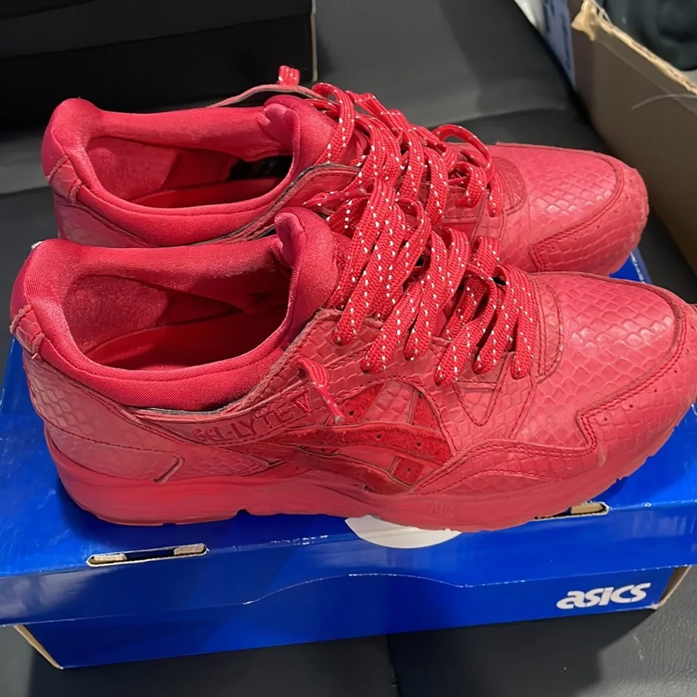 ASICS - Picture 2 of 8